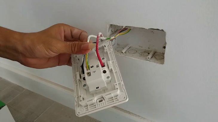 thi công lắp đặt đấu dây công tắc giá rẻ