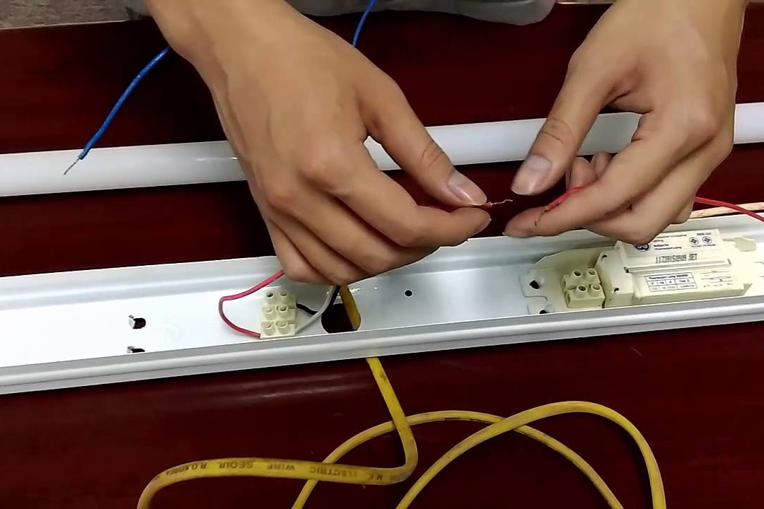hướng dẫn sửa bóng đèn không lên điện tại nhà