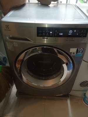 Cặn bẩn bám trong lồng giặt