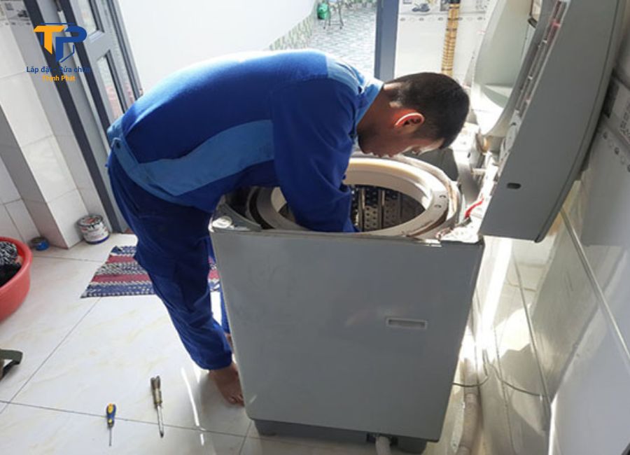 Máy có mùi hôi nguyên nhân tại sao