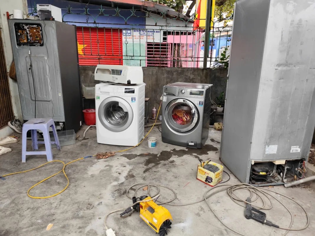 Vệ sinh bơm xả máy giặt