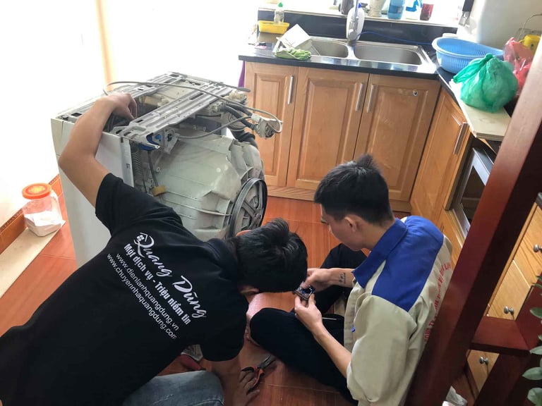 thay bơm xả máy giặt cửa ngang