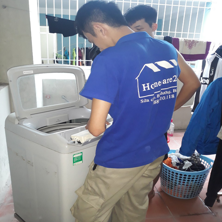 ngâm quần áo trước khi giặt tại văn phòng
