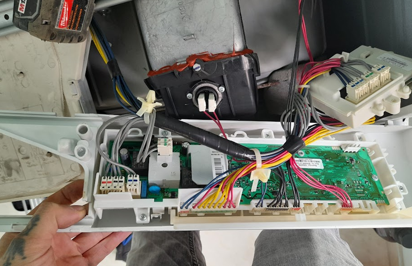 Vệ sinh bơm xả máy giặt cửa trên và cửa ngang