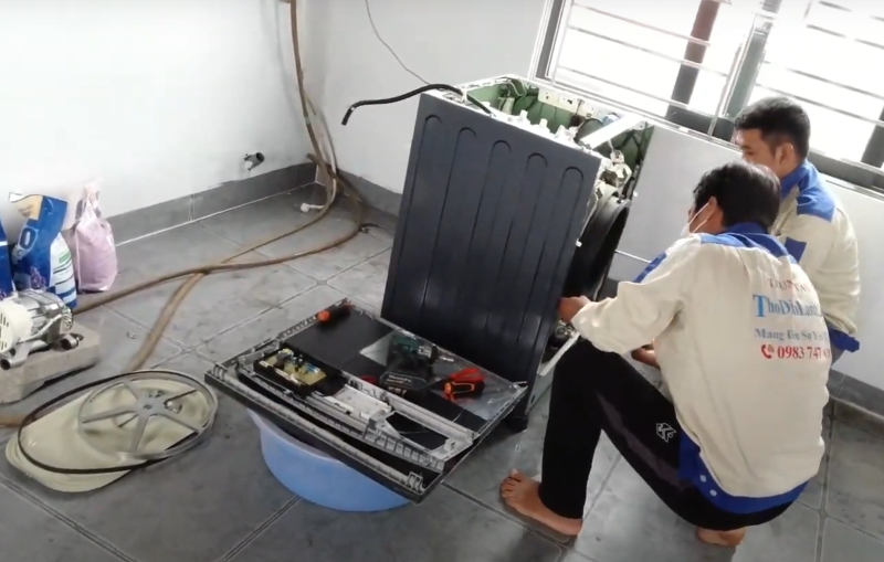 Bảo dưỡng máy giặt cửa trước tại nhà
