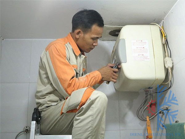 Đội Thợ Sửa bình nóng lạnh quận Tây Hồ Hà Nội